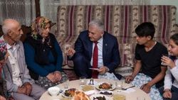 Başbakan Yıldırım ilk iftarı Mamaklı bir aileyle yaptı