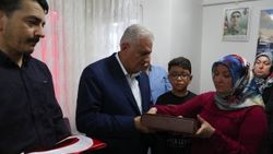 Binali Yıldırım'dan şehit ailesine ziyaret