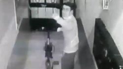 Güvenlik kamerasına el sallayan hırsız yakalandı