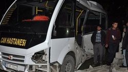 Bitlis'te tren minibüse çarptı: 1 ölü 3 yaralı