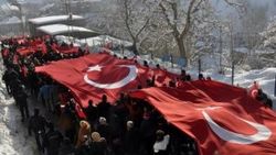 Bitlis’te teröre karşı binlerce kişi bir araya geldi