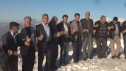Kar esaretinin bitmesini halay çekerek kutladılar İZLE
