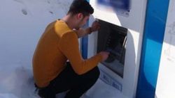Bitlis'te ATM kara gömüldü