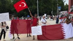 Birleşmiş Milletler önünde Katar protestosu