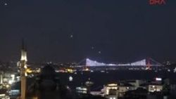 İstanbul Boğazı'nda uçakların muhteşem görüntüsü