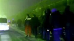 Yolda kalanlar Boğaziçi Köprüsü'nü yürüyerek geçti