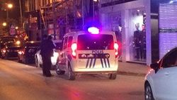 Annesini terk eden babasını bıçakladı