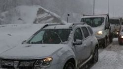 Bolu'da kayan tır nedeniyle TEM'de trafik kapandı