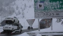 Bolu Dağı'nda kar kalınlığı 50 santimetreye ulaştı