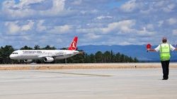 THY uçağında asılsız bomba notu