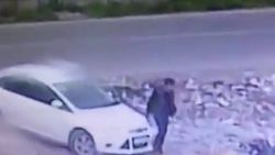 Diyarbakır'da bombalı aracın bırakılma anı