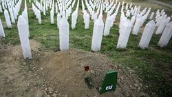 Srebrenitsa kurbanlarının yattığı Potoçari yine sessiz
