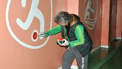 GSF hocası cezasını resim çizerek çekiyor