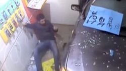 Bursalı sürücü çarptığı yayayla dükkana girdi