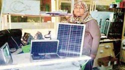 45 yaşındaki kadın solar enerjiden elektrik üretiyor
