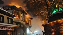Bursa'da 185 yıllık bina yangında kül oldu