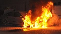 Bursa'da otomobil alev alev yandı
