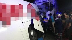 Bursa'da arıza yapan yolcu otobüsüne tır çarptı: 2 ölü