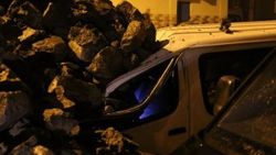 Bursa'da istinat duvarı çöktü