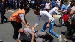 Saldırıda yaralananların yakınları birbirine girdi