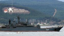 Rus savaş gemisi Çanakkale Boğazı'ndan geçti