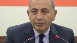 CHP'li Gürsel Tekin görevini Sındır'a devretti