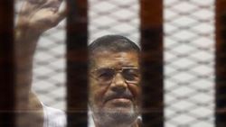 Mursi'nin duruşması erteledi