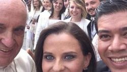 Bir selfie de Papa’dan