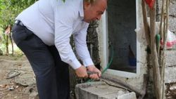 Köylüler tarihi eserleri tuvaletlerine eşik yaptılar