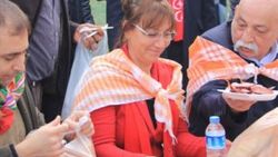 MHP'nin şalvarlı adayından erkeklere etek giyin tepkisi