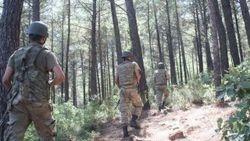 300 komando darbeci hainleri arıyor
