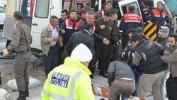 Adana'da yolcu otobüsü kaza yaptı: 2 ölü 12 yaralı İZLE