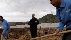 Mültecilerin cenazesinde imamdan başka kimse yok