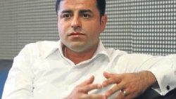 BDP'li Demirtaş: Başbakan İmralı'ya gitsin