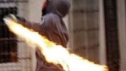 PKK’lının yola döşemek istediği bomba elinde patladı