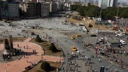 Gezi Parkı ve Taksim metrosu kapatıldı