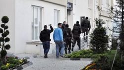 İstanbul polisi bir rezidansa baskın yaptı