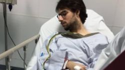 Karısına doğum yaptıran doktoru silahla vurdu