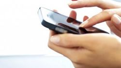 İzmir'de bir kadın telefon dolandırıcılarını yakalattı