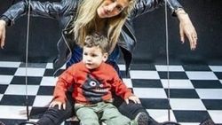 Çağla Şıkel'den ilginç poz
