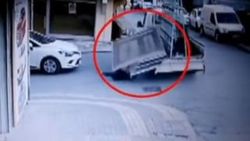 Camların altında kalan işçi hayatını kaybetti