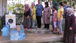 Karadenizli aile çamaşır makinesini kuyuya bağladı