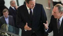 Cameron'ın Kraliçe'yi eleştirmesi ülkeyi karıştırdı