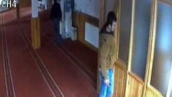 Cami hırsızları güvenlik kamerasında