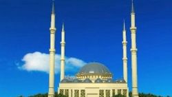Türkiye'nin en büyük kubbeli camisinin yarısı tamamlandı