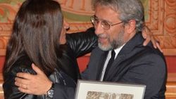 Paris Belediyesi'nden Can Dündar'a fahri hemşehrilik