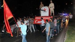 Çanakkale'de temsili tankla demokrasi nöbeti