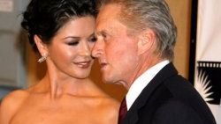 Catherine Zeta Jones 300 milyon dolar istedi