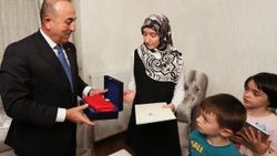 Çavuşoğlu'ndan şehit ailesine ziyaret