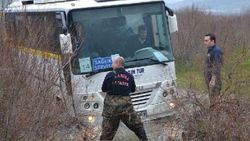 Trafik var diye çaya girdi, mahsur kaldı